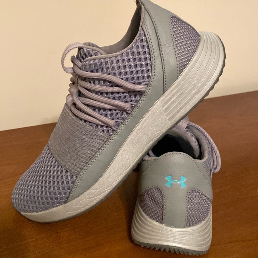 Under Armour Women's Breathe Lace Sneaker-Size 8